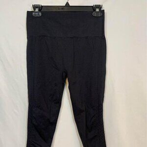 𝅺fabletics peek a boo design legging. Black. Size M